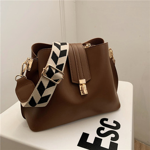Сумка большой емкости через плечо Four Seasons Fashion Bag 2022 Новый стиль Сумка в западном стиле Женская сумка через плечо Сумка для подмышек