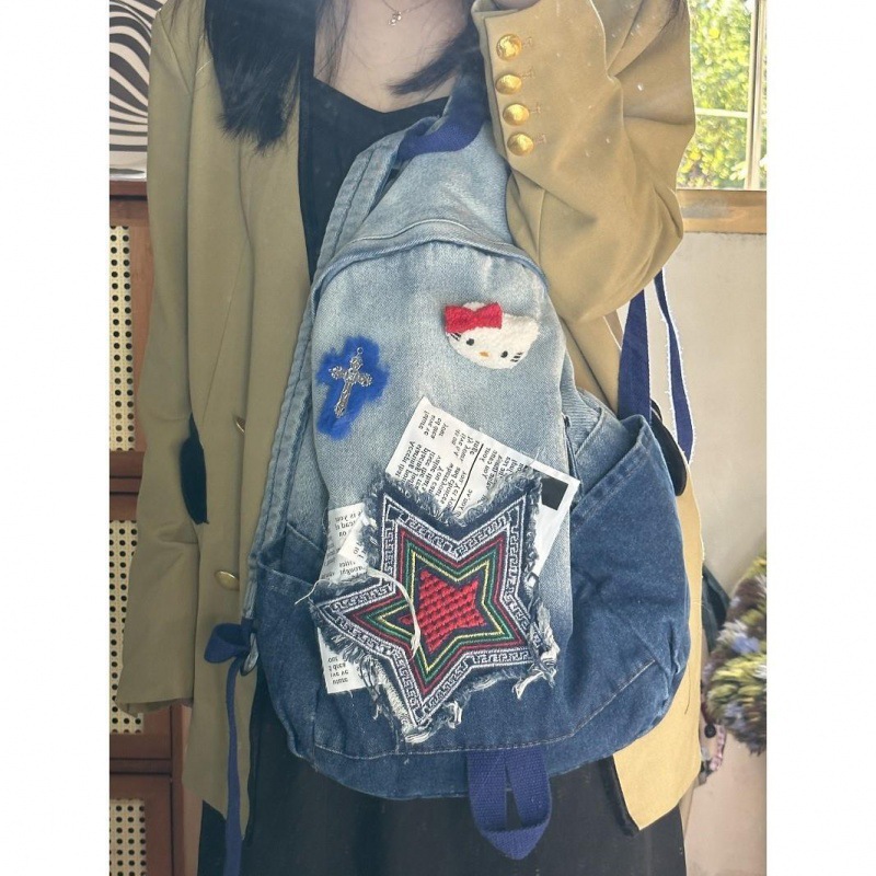Hello Kitty denim color-blocked backpack, cartoon Hello Kitty, sweet, cute, versatile schoolbag for college students.