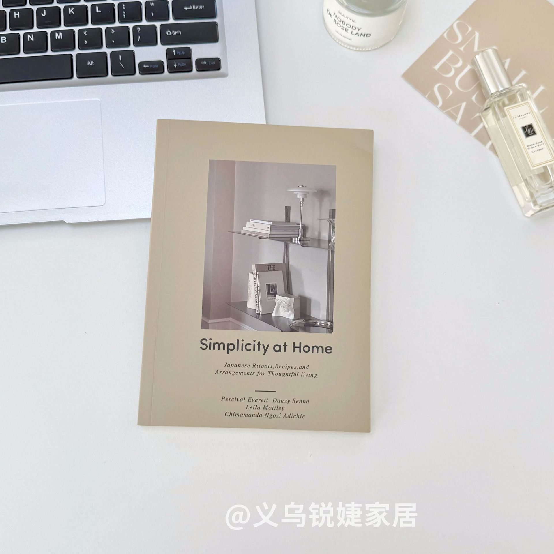 High-End English Book Photo Props Fake Book Magazine Decoration French Retro Living Room Desktop Decoration Ornaments