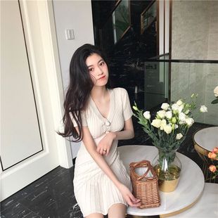 2025 Spring and Summer New Korean Style Chic Elegant Slim-fit Slimming V-neck Waistline Pleated Knitted Short-sleeve dress Women