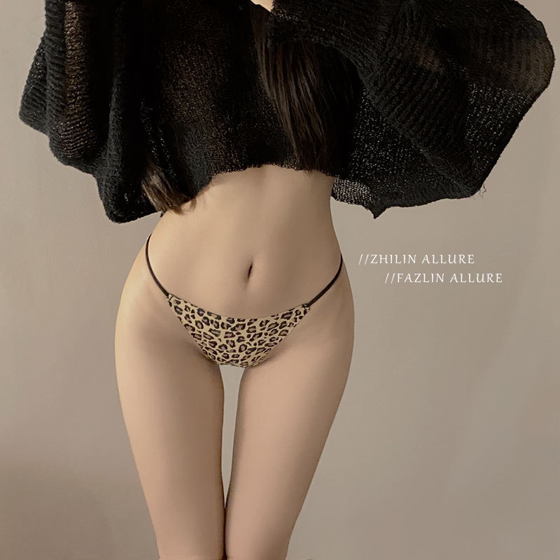 Japanese style leopard print sexy girl panties, low-waisted seamless ice silk thong, high-slit panties, wholesale for women.