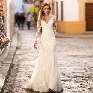 Long sleeve wedding dress 2024 new bridal simple deep V-neck large backless travel racket small trailing soft yarn lace slimming