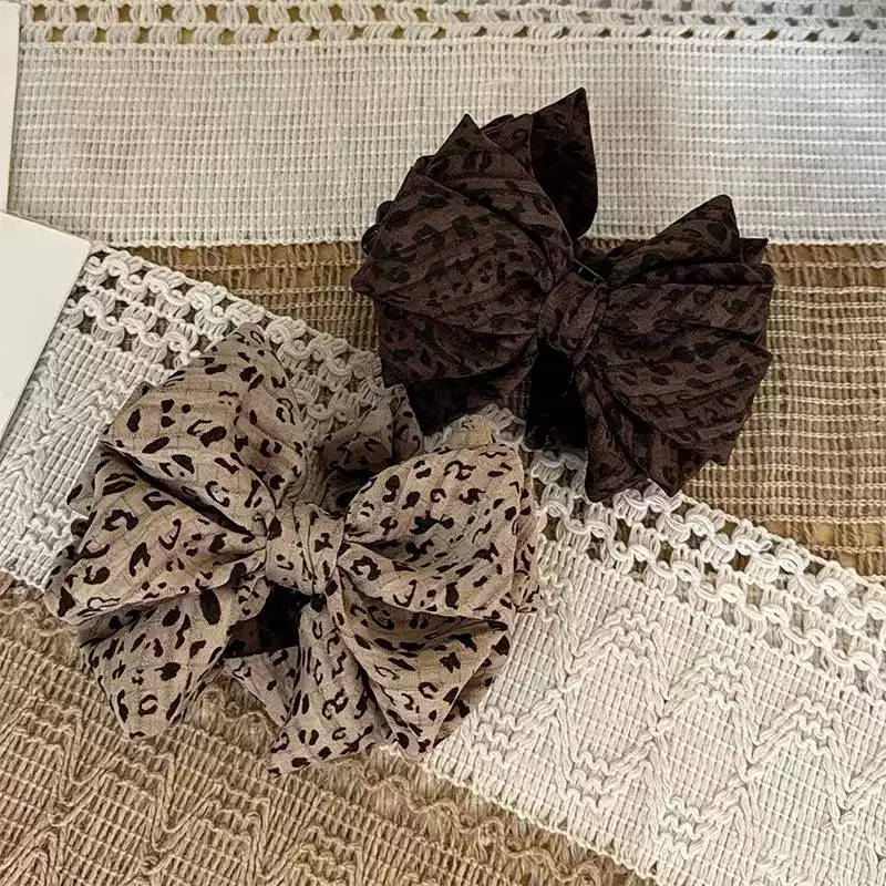 Korean-style high-end elegant leopard print bow textured banana clip for women, suitable for half-up or ponytail hairstyles