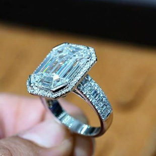 European and American Amazon New Simulated Square Zircon Wedding Ring for Women Exquisite t Square Diamond Proposal Ring R7832