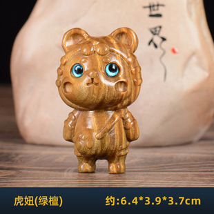 Green sandalwood carving animal handle sandalwood Wenwan rich golden toad Dragon turtle cat puppy solid wood small ornaments
