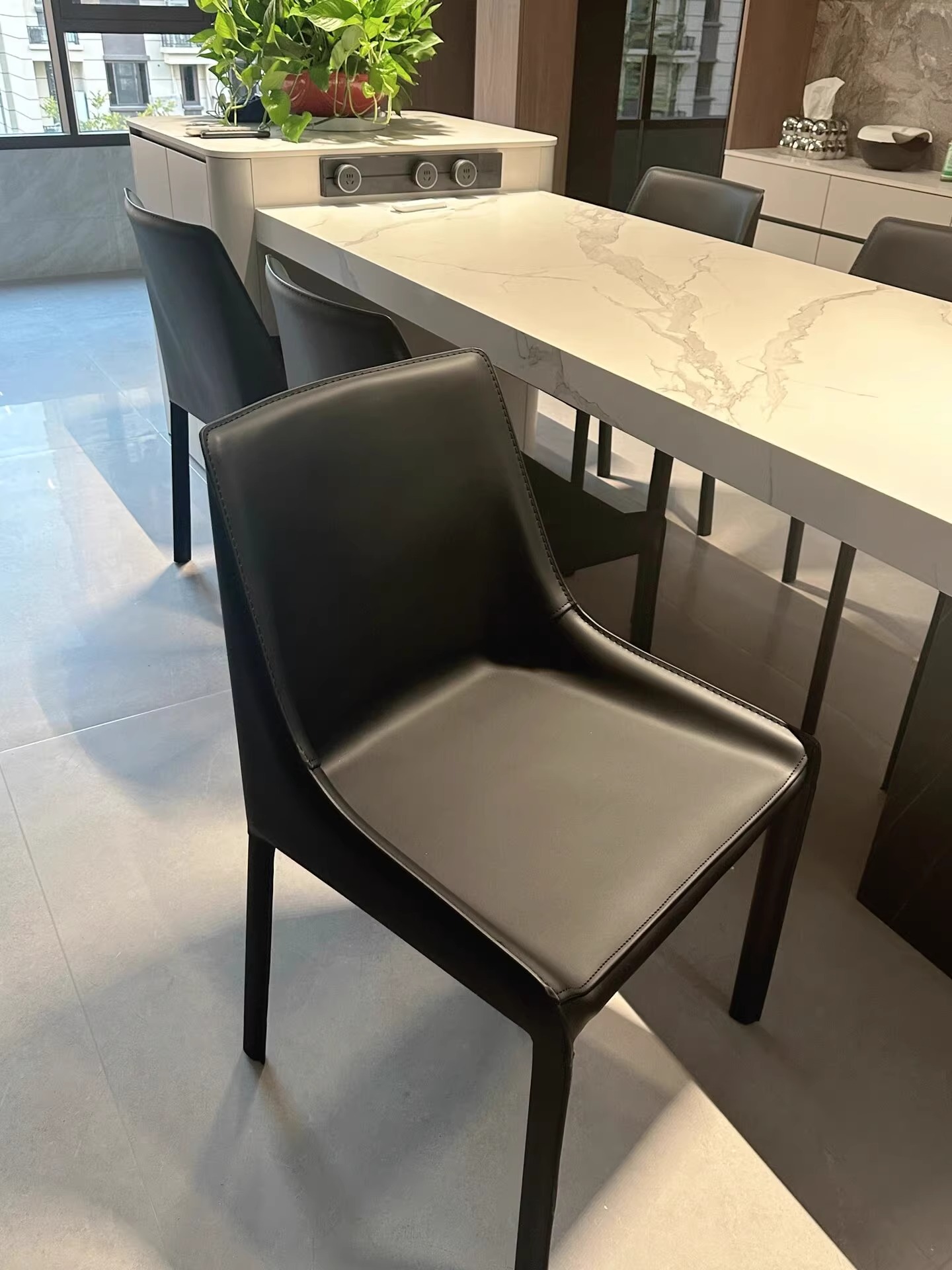 [International Version] Black