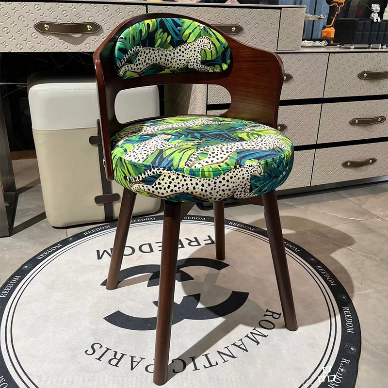 Pattern-White Jungle Leopard [Wooden Walnut Color]