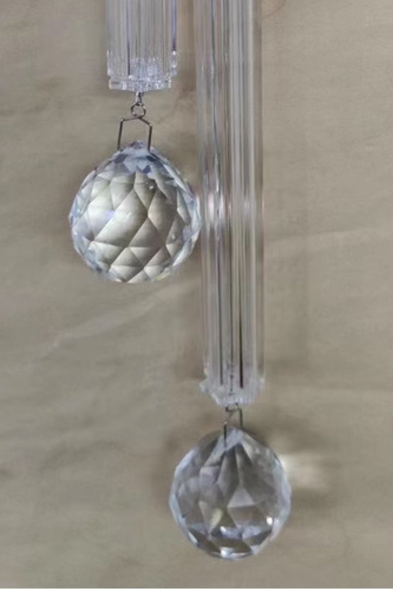 the price of one piece is 100 pieces per box. 