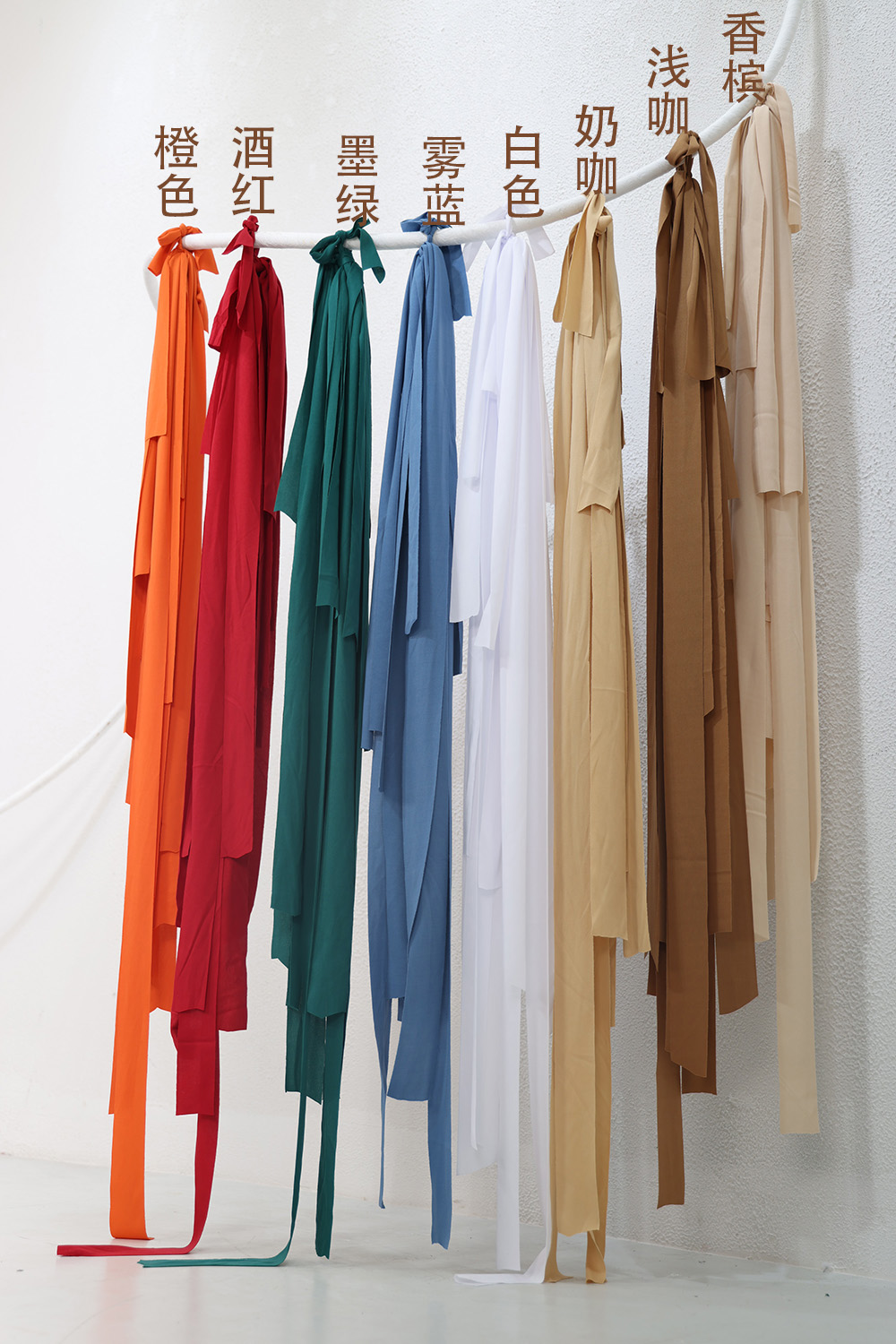 A pack of white cloth strips 