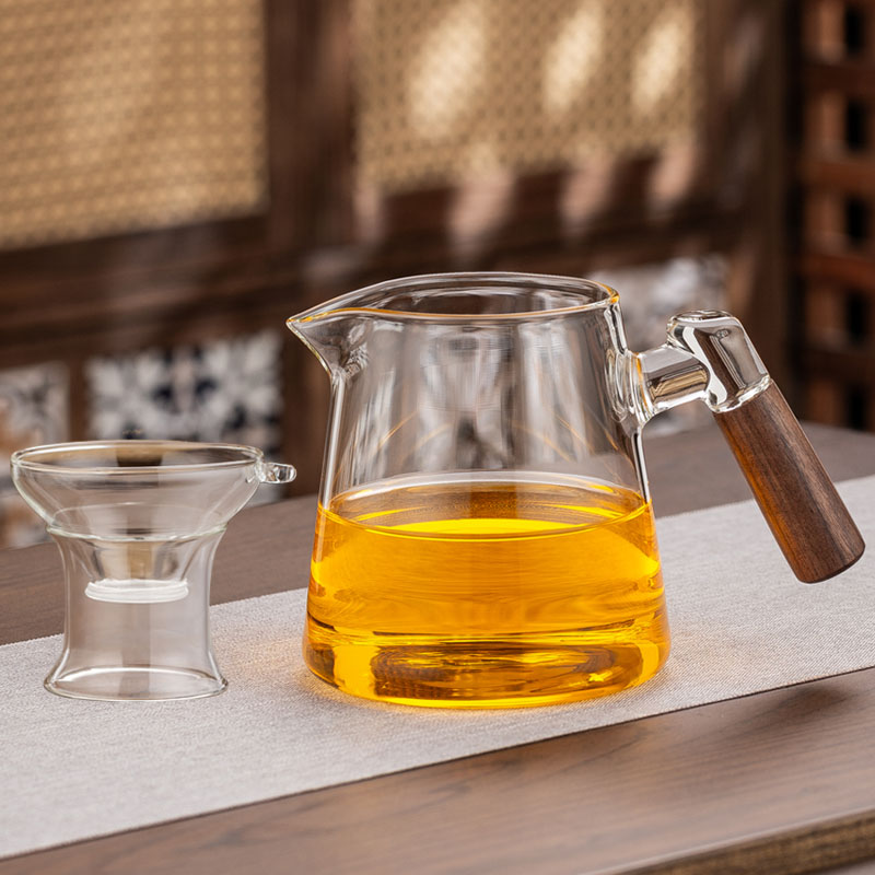 Walnut Wood Handle Transparent Glass Pitcher with Infuser