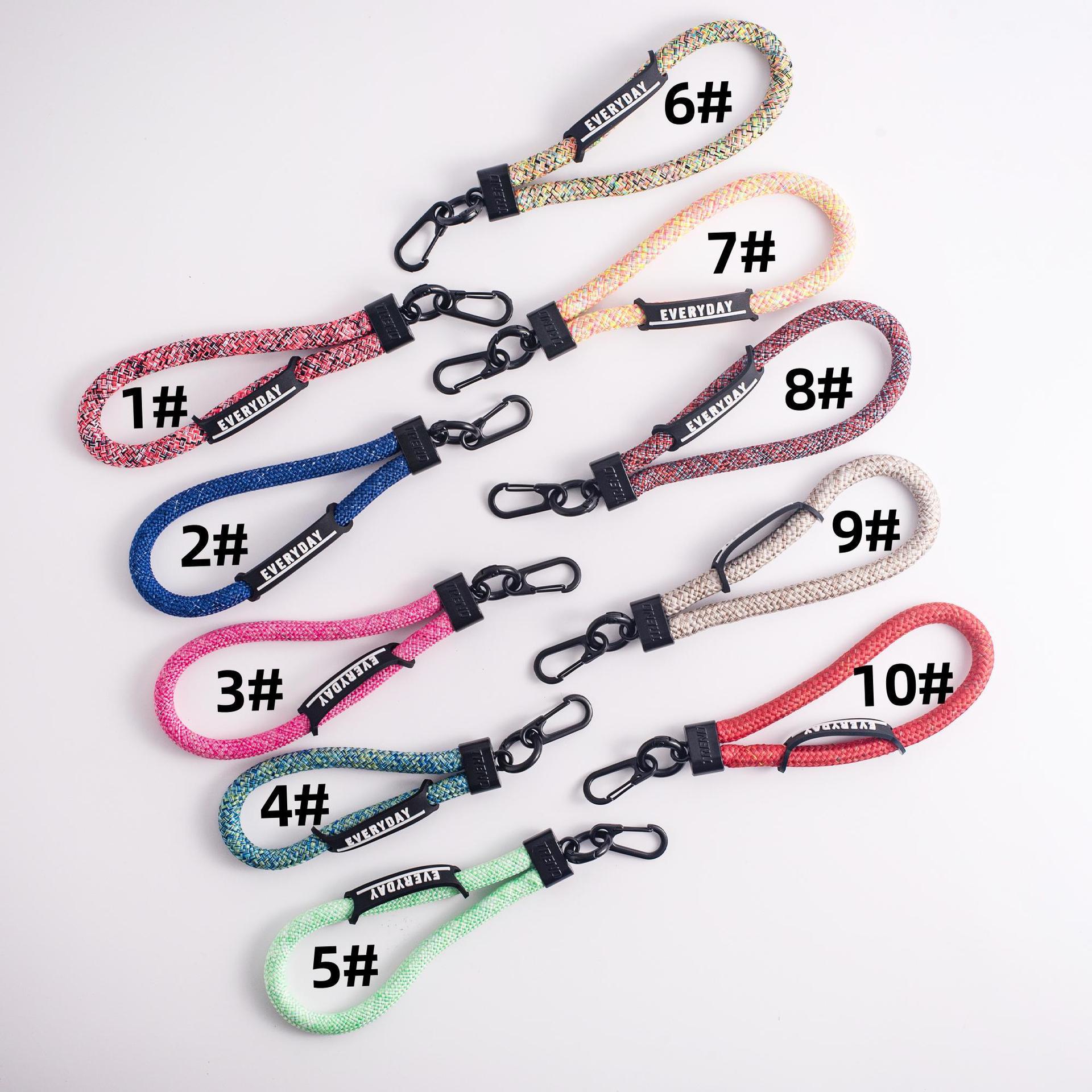 2026新款网红沙滩鞋外穿夹脚塑料拖鞋女链条猪鼻子人字拖鞋果冻鞋款式展示