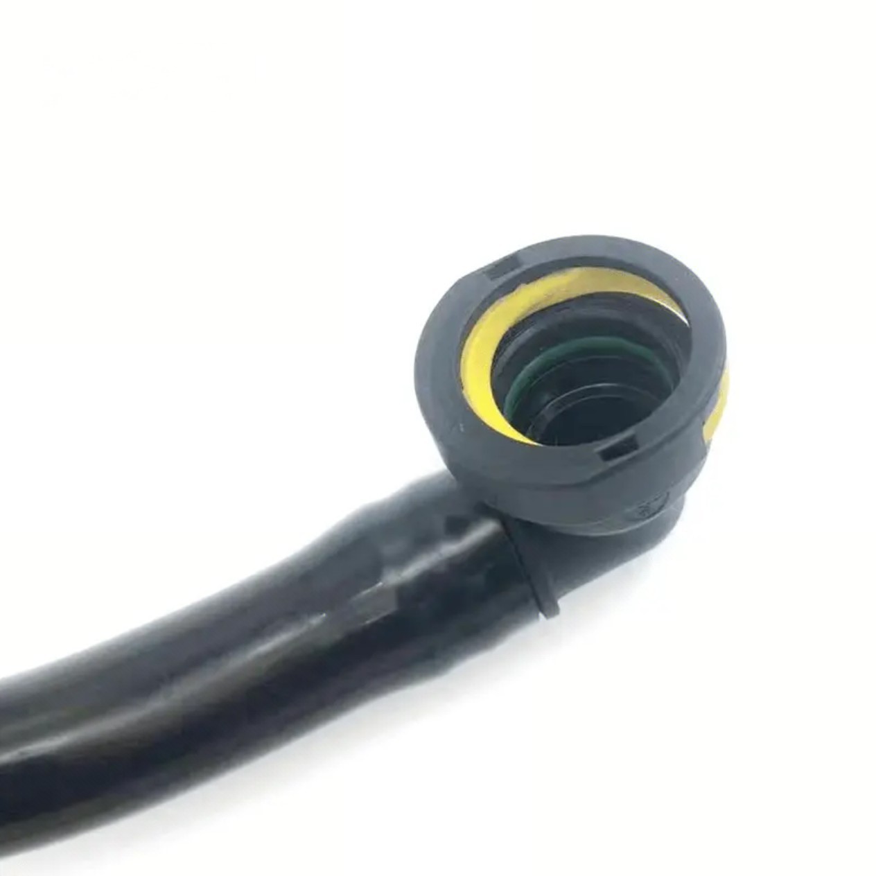 The valve cover intake pipe LR065344 LR022508 C2Z21732 is suitable for Land Rover God II Jaguar XF
