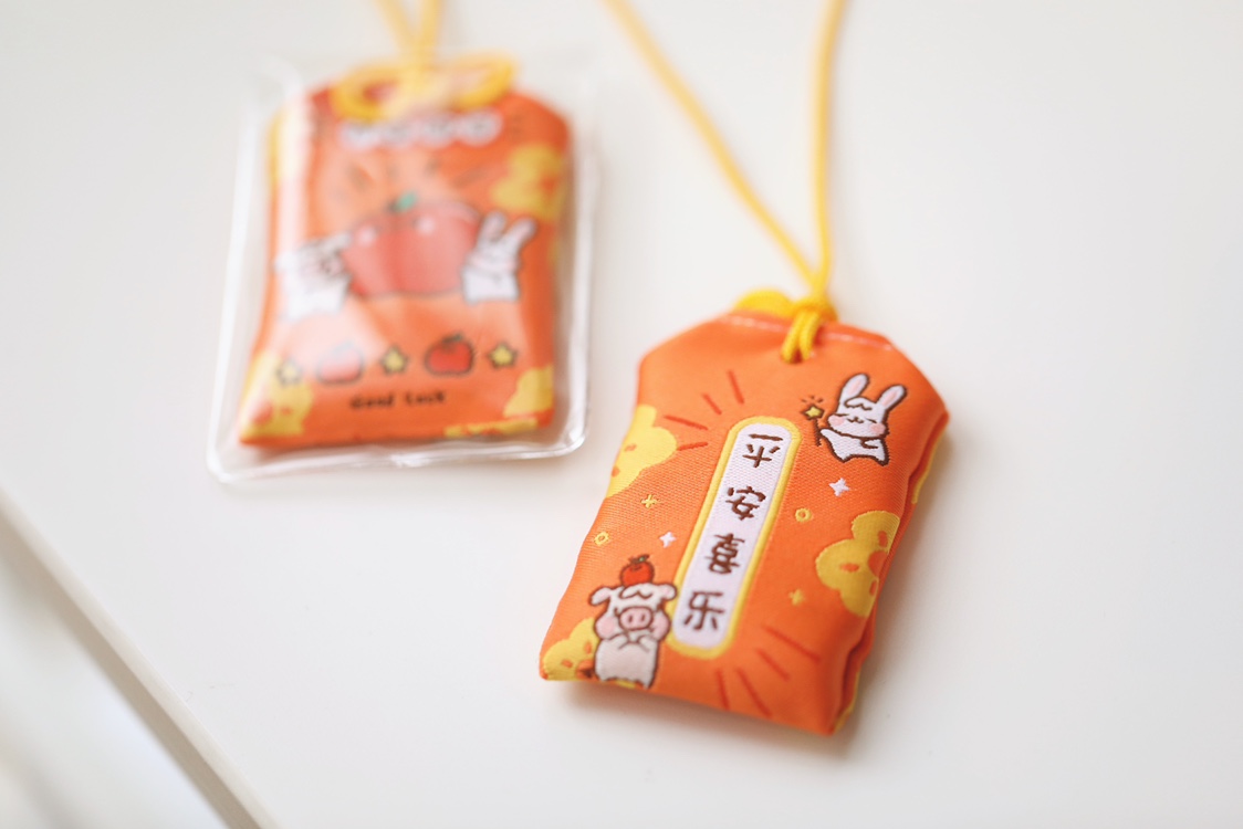 ORIGINAL ILLUSTRATION DESIGN: GOOD LUCK OMAMORI CUTE PEACEFUL JOYFUL CARTOON PRAYER BIRTHDAY GIFT DECORATIVE PENDANT NEW