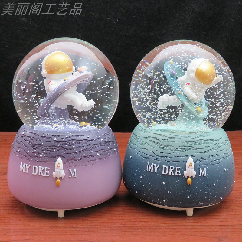 ASTRONAUT CRYSTAL BALL MUSIC BOX AVIATION ASTRONAUT MUSIC BOX SNOW LUMINOUS ORNAMENT BOY AND GIRL BIRTHDAY GIFTS