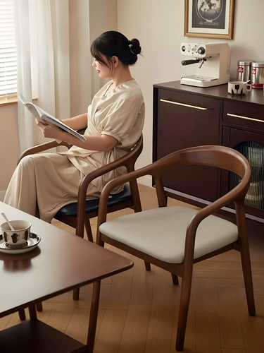 Столовый стол с твердым древесиной и стул для домашнего кресла -спинка с подлокотниками Shumee Special Chair Simple New Китайский переговоры по переговорам по переговорам