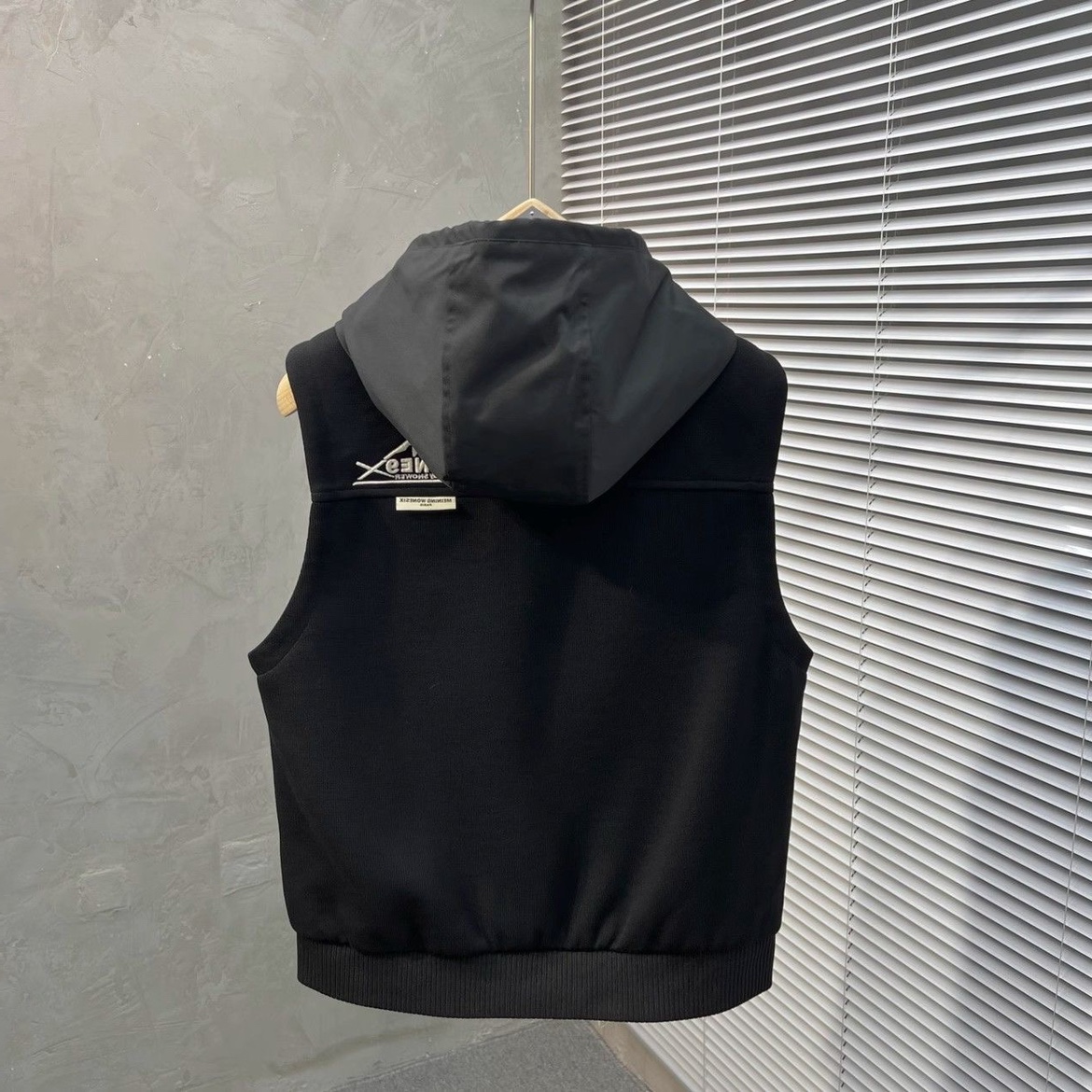 AUTUMN NEW TEMPERAMENT TREND HOODED VEST MENS FASHION SLIM YOUTH SOLID COLOR COAT SLEEVELESS SPORTS VEST