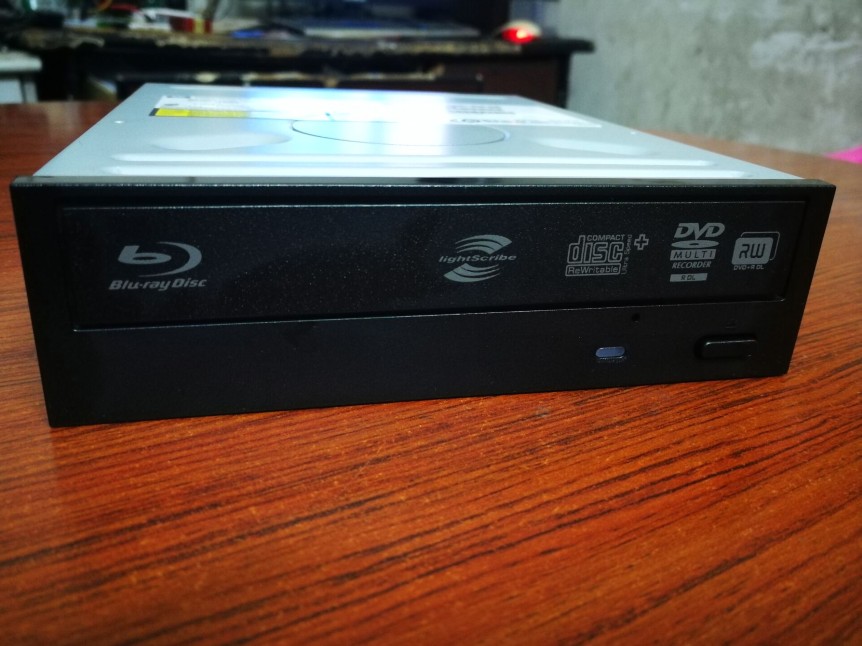 LG HP 블루레이 드라이브 블루레이 플레이어는 3D 재생을 지원하고 DVD 굽기를 지원하며 무료 배송이 내장되어 판매됩니다