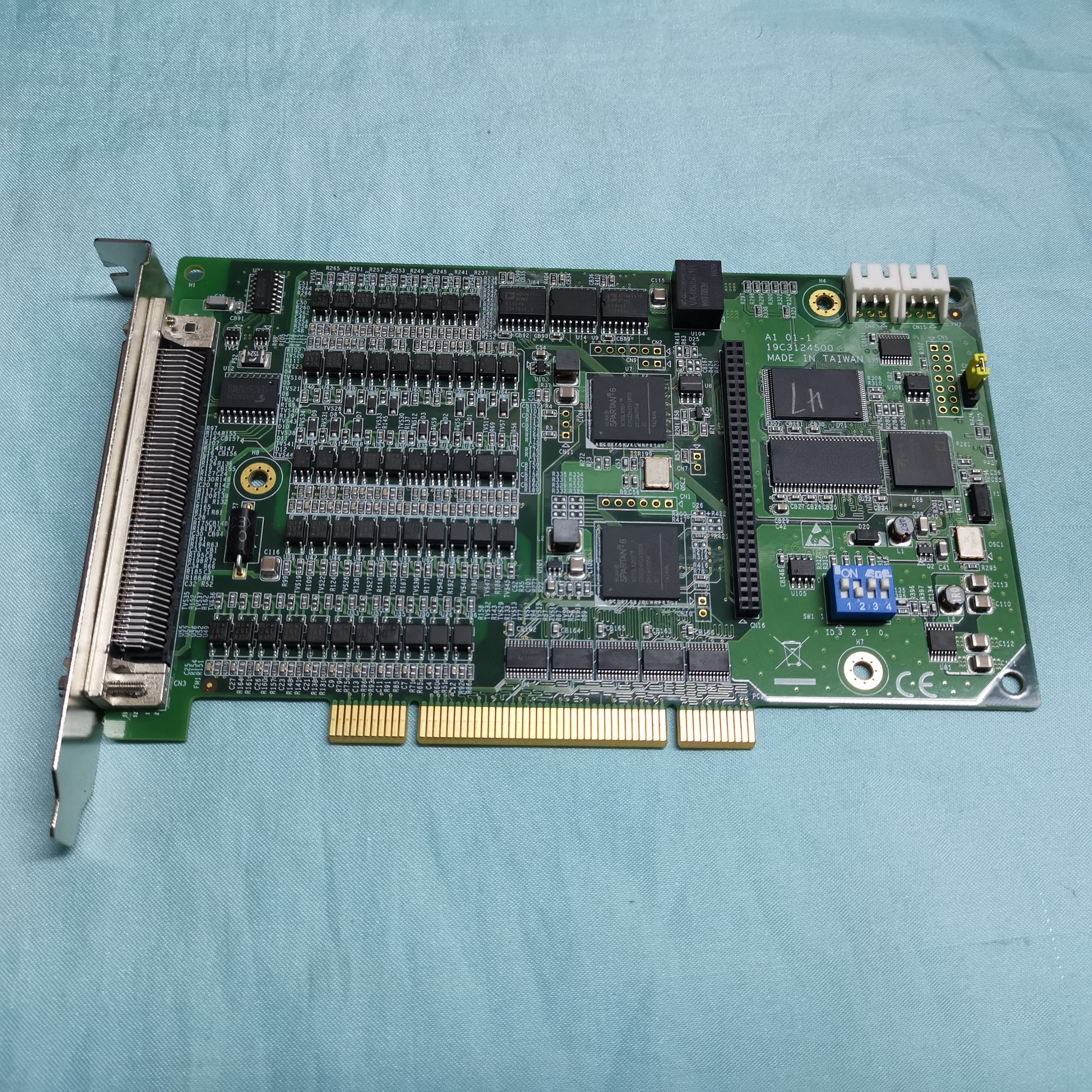90% 이상의 새로운 대만 ADVANTECH PCI-1245 및 1245L 펄스 유형 4축 스테퍼 모터 모션 제어 카드