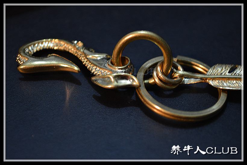 CATTLEMAN CLUB CLASSIC ENGRAVED TAKAHASHI GORO FEATHER KEYCHAIN COPPER KEYCHAIN PENDANT BIRTHDAY GIFT