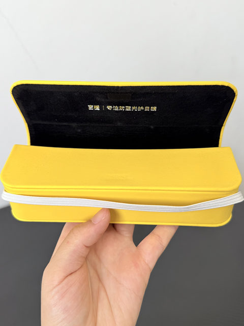 Taste high-end! Magnetic design portable high-end glasses box for men and women with pressure-resistant trendy sunglasses storage box