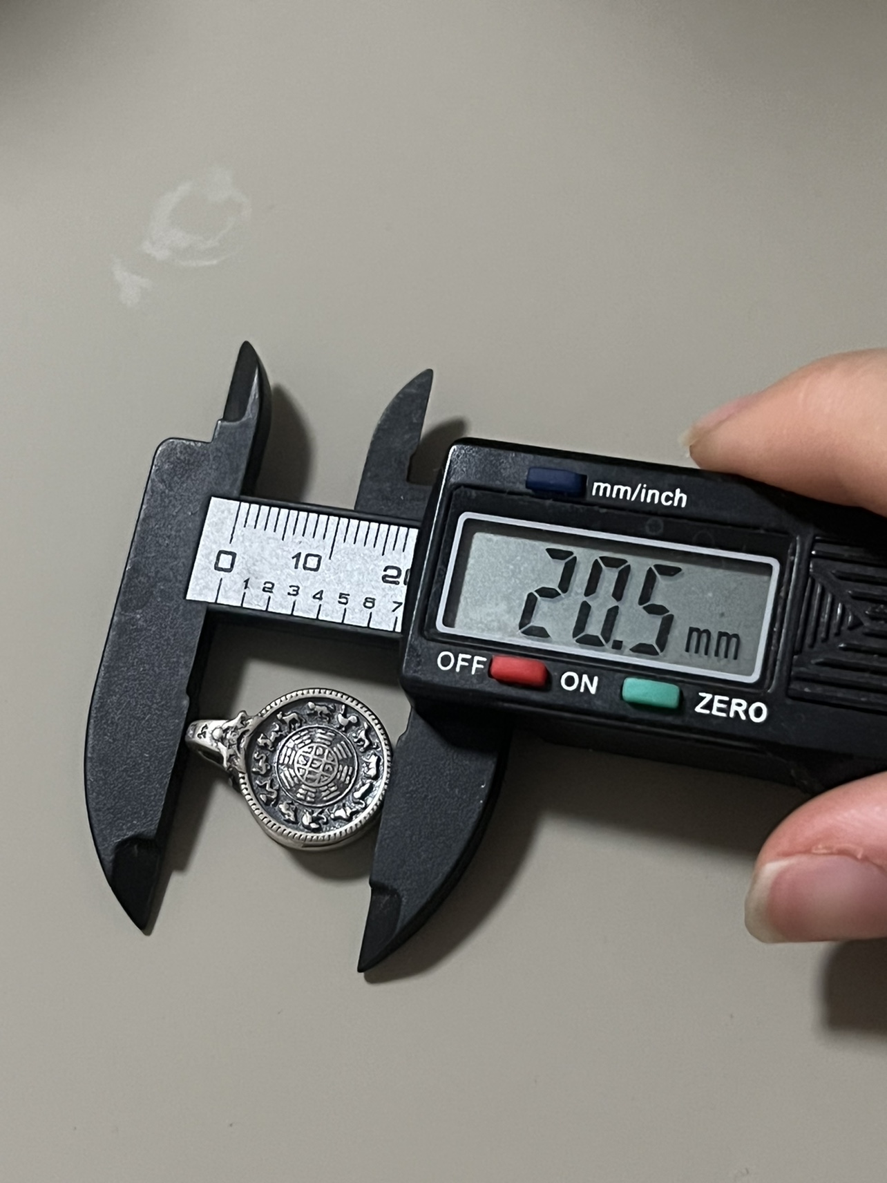 JIUGONG 양면 클립 크기는 약 20X15X8MM 절묘한 솜씨 10개 이상의 문자열과 일치할 수 있습니다