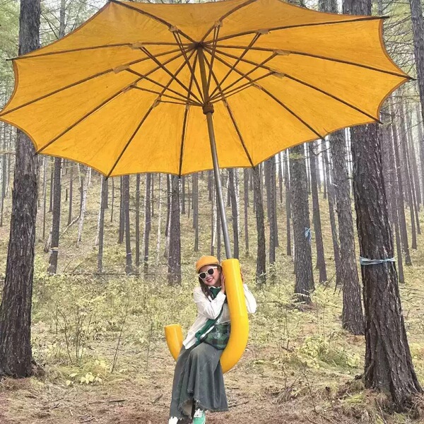 大型可坐秋千伞网红打卡巨形遮阳雨伞美陈摆件公园海边商业街景区