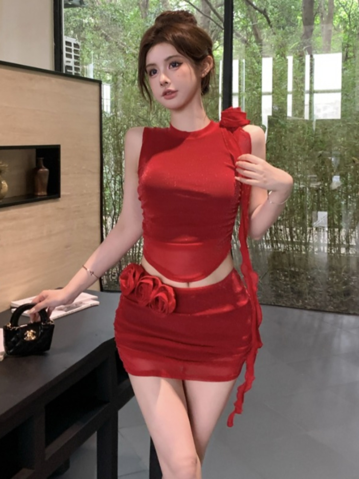 THE LITTLE MAN WEARS A FULL SET OF SUMMER CLOTHES INTERNET CELEBRITY FRIED STREET ROSE SLEEVELESS VEST AND SHORT SKIRT TWO-PIECE SUIT