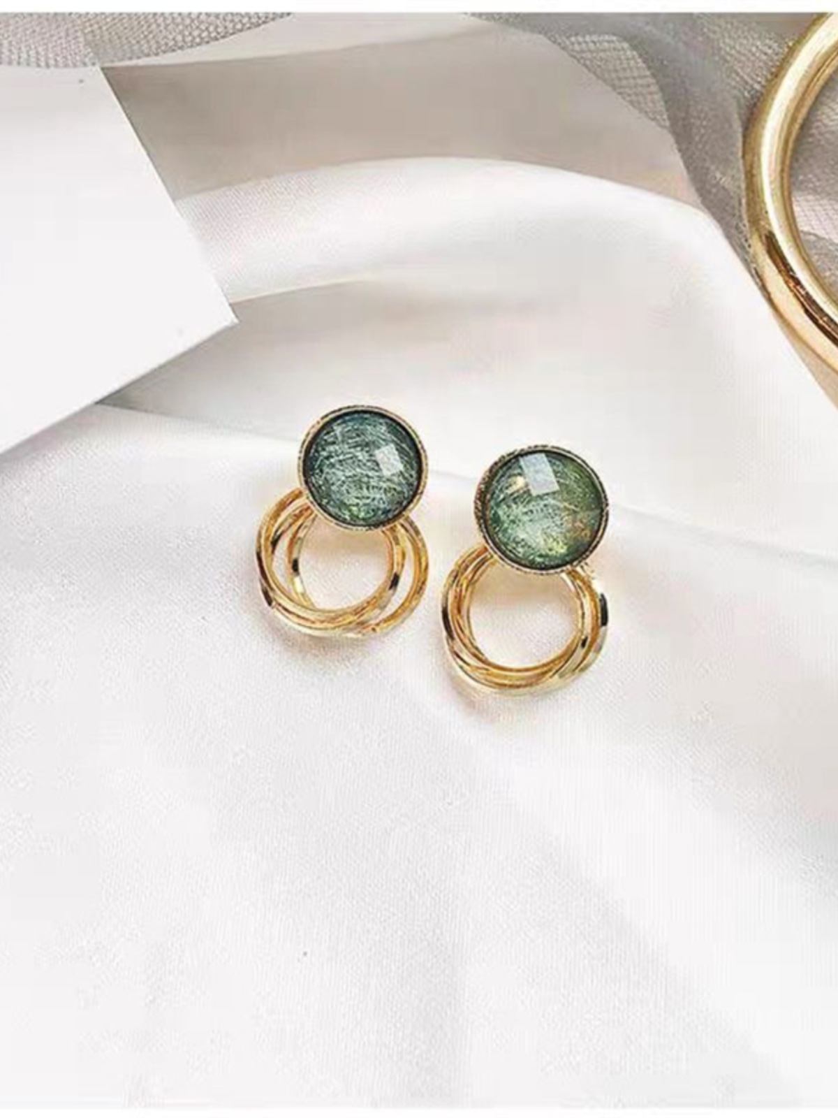 레트로 귀걸이 2024 여성을위한 새로운 트렌디 한  기질 하이 엔드 대기 귀걸이 틈새 디자인 라운드 페이스 슬리밍