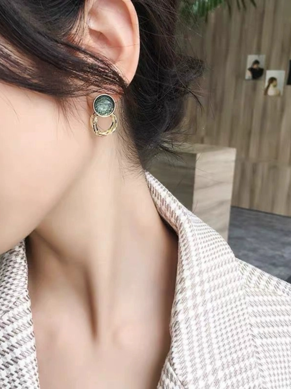 레트로 귀걸이 2024 여성을위한 새로운 트렌디 한  기질 하이 엔드 대기 귀걸이 틈새 디자인 라운드 페이스 슬리밍