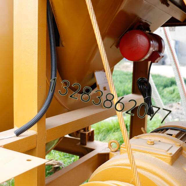JZC350/400/450/500 ring gear cement concrete mixer climbing bucket full-climbing roller type automatic lifting bucket