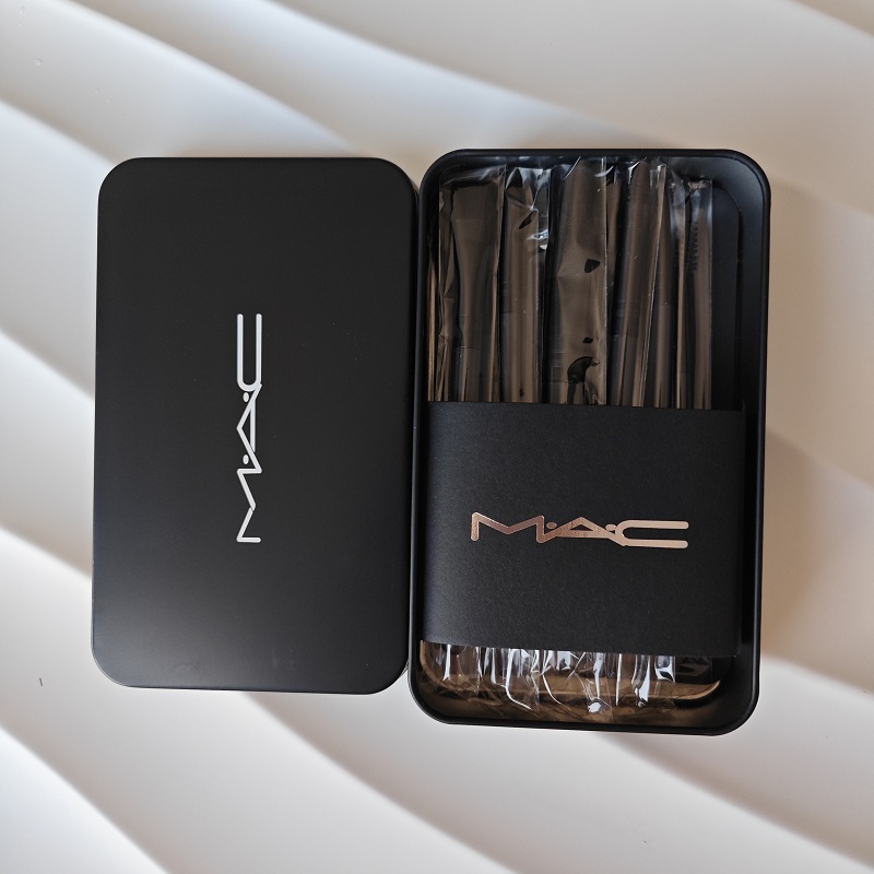 现货mac铁盒化妆刷12支套装黑色全套脸部彩妆刷便携式彩妆工具