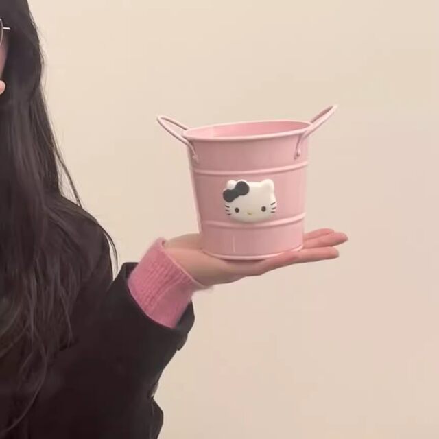 Ins cute girl heart Katie cat desktop storage barrel large capacity niche new cosmetic storage barrel pen holder