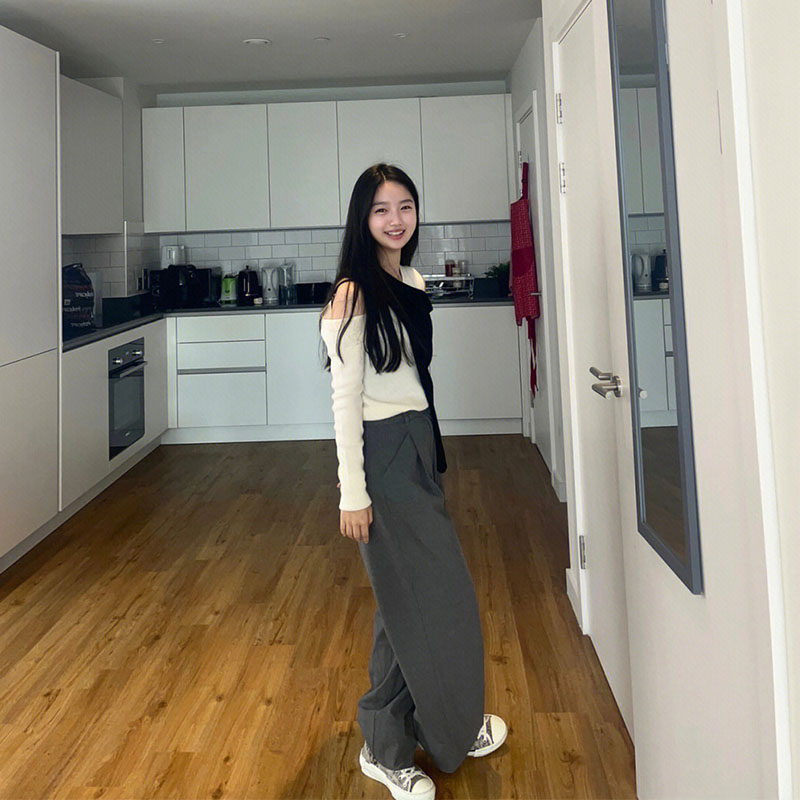 EARLY AUTUMN BLACK AND WHITE OFF-THE-SHOULDER IRREGULAR TWO-PIECE KNITTED SWEATER WOMENS 2022 NEW DESIGN SENSE SLIM FIT AND THIN TOP