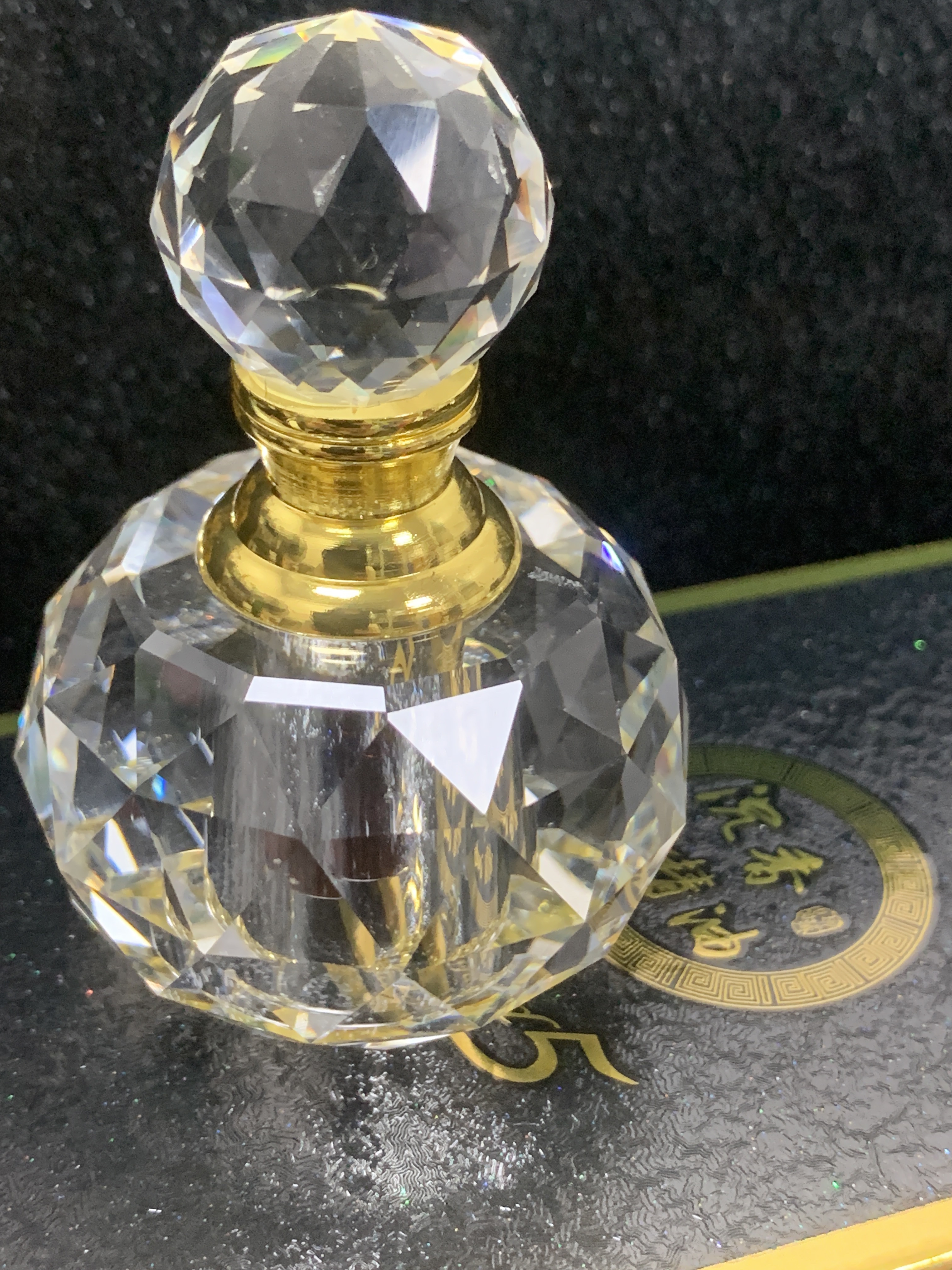 NATURAL WILD AGARWOOD INSECT LEAKAGE ANCIENT DISTILLATION 1 GRAM HARDCOVER IS FULL OF COOL CHARM AND LONG-LASTING TASTE