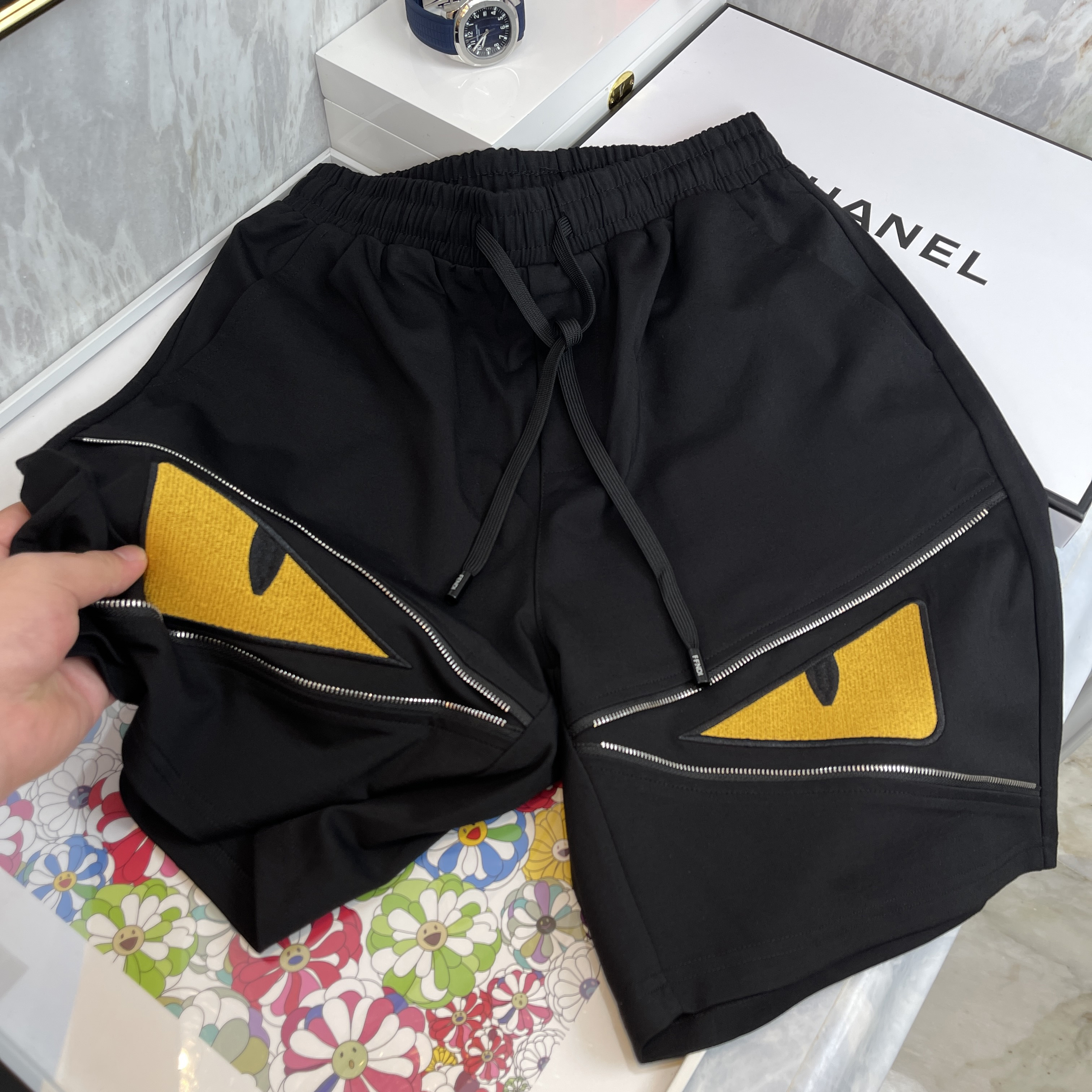 EUROPEAN STATION LITTLE MONSTER DEMON EYES GALERIES LAFAYETTE SUMMER ICE LOOSE BEACH KNIT DRAWSTRING FIVE-POINT SHORTS MEN