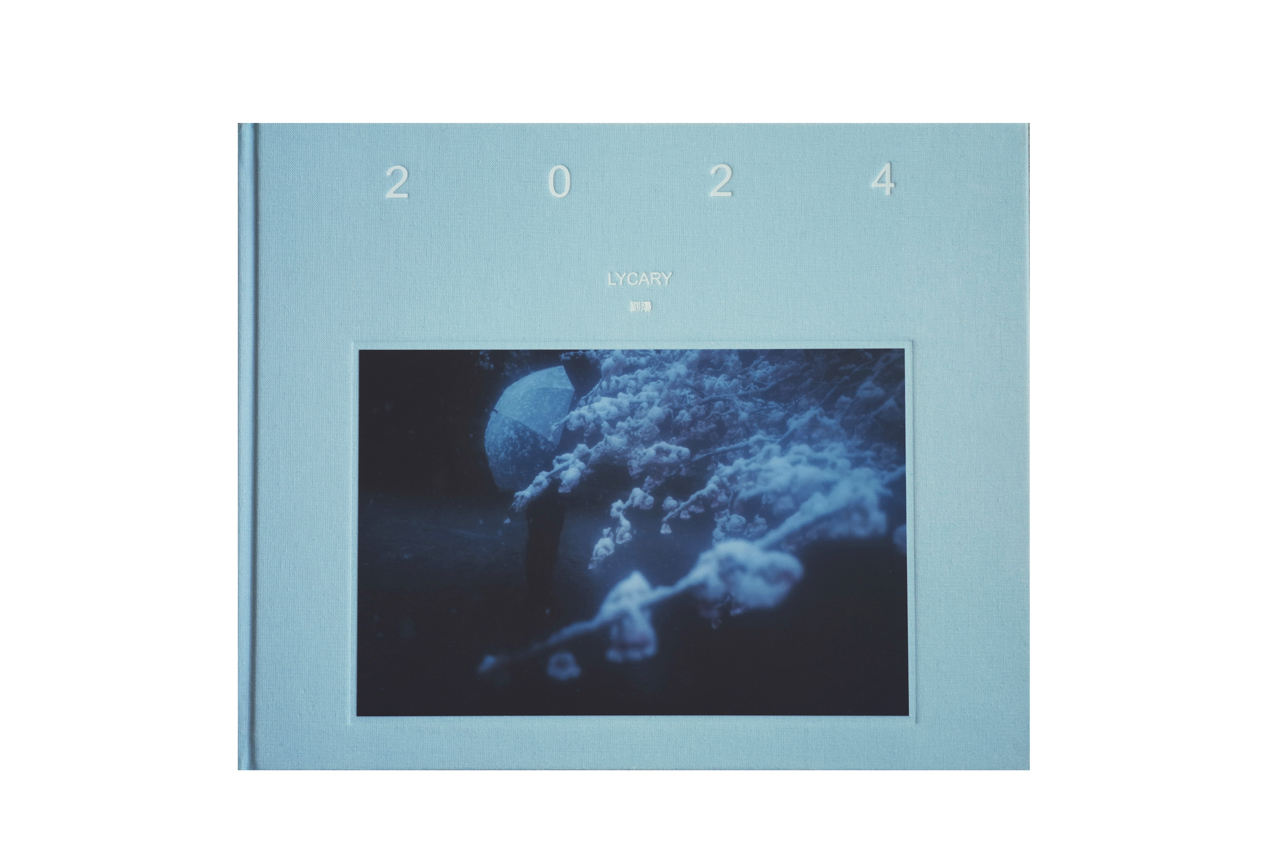 Фотоальбом Лю Яна за 2024 год в книжном магазине Yangtao @Lycary Photo Коллекция фотографий Изображение 1