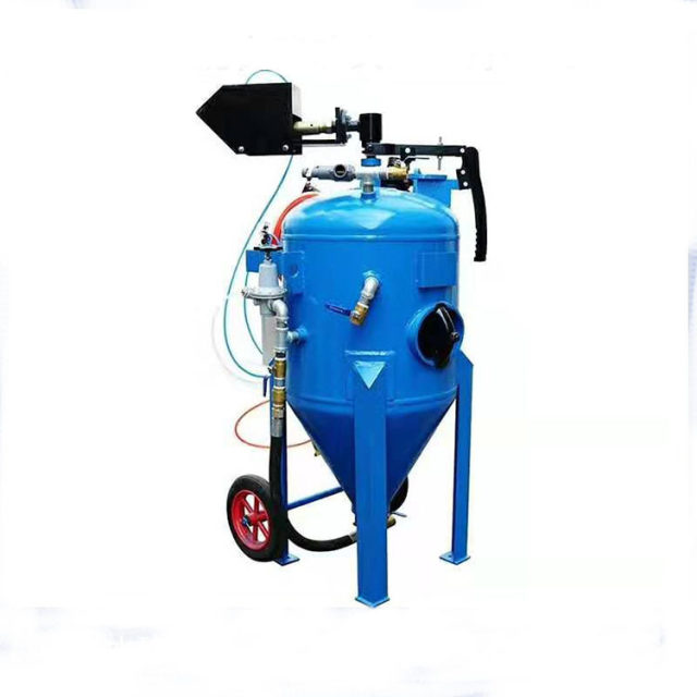 Pneumatic sandblasting machine chassis type small manual sandblasting machine large automatic rust removal tool mobile sandblasting machine