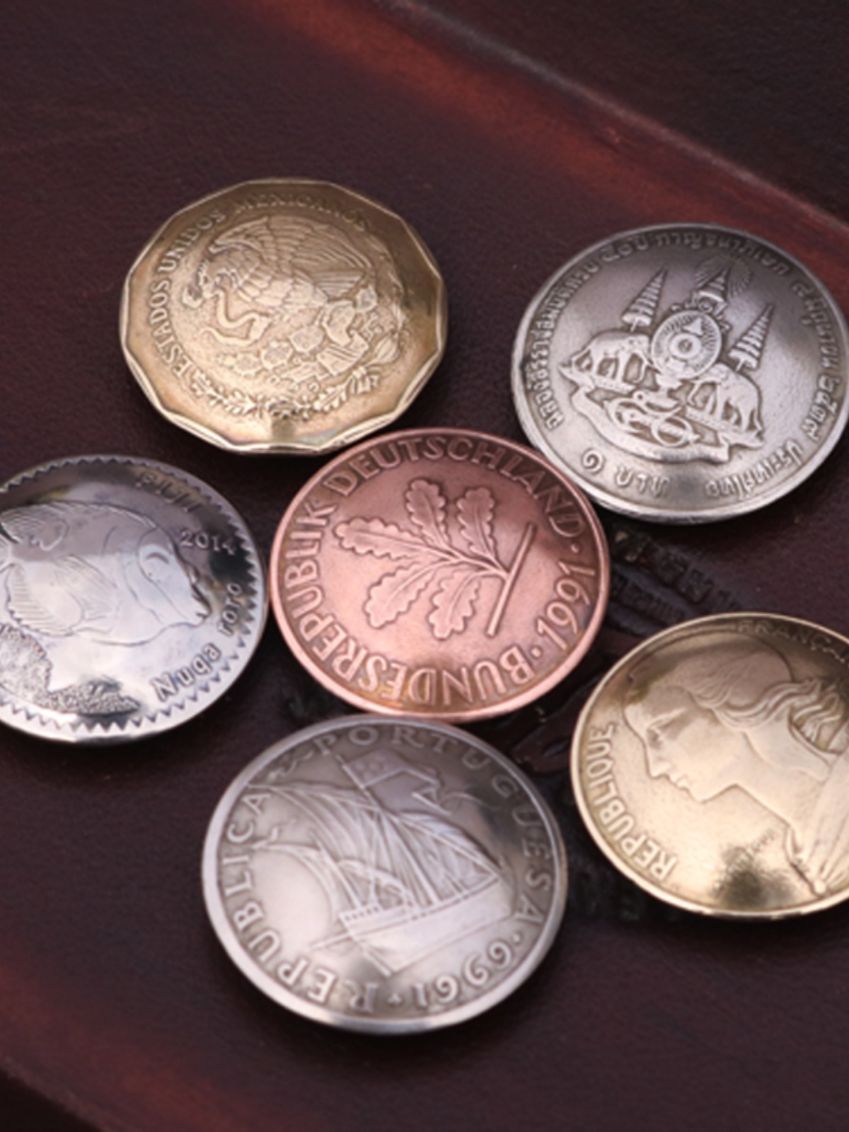 HANDMADE DIY VINTAGE GENUINE MONEY CLOTHES DECORATIVE BUTTONS METAL CUFFLINKS LEATHER GOODS CHOI CLOTH BUCKLES COIN BADGES 19-20