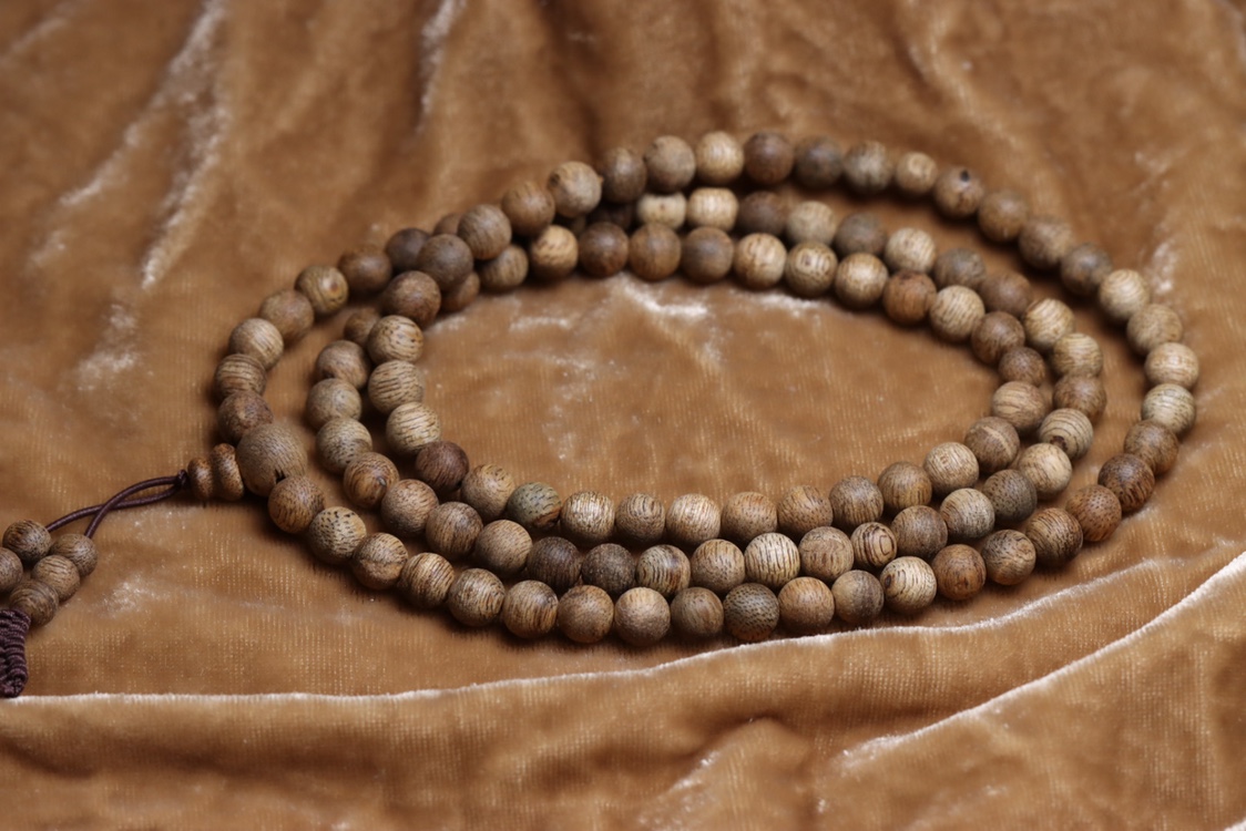 WILD XINGZHOU 시리즈 침향 같은 재료 6MM 부처님 구슬 오래된 재료 향신료 팔찌 108 구슬 붉은 기름 검은 기름 무작위