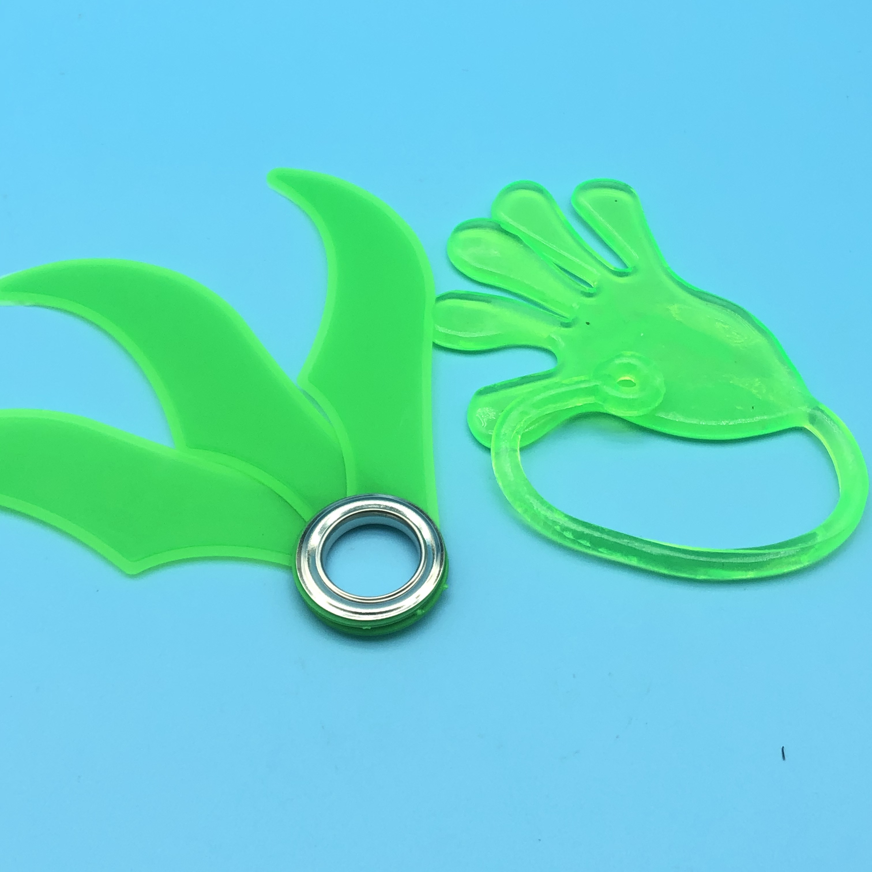 NOSTALGIC STICKY TOYS CHILDRENS STICKY PALMS TRICKY VENTING CLIMBING WALLS SHAKING HANDS SMALL TOYS THROWING HANDS DARTS