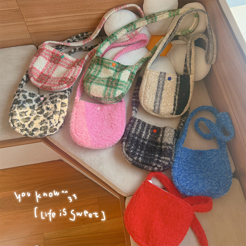 粉色毛绒包包2024冬季新款羊羔毛单肩包冬天百搭毛呢大容量斜挎包