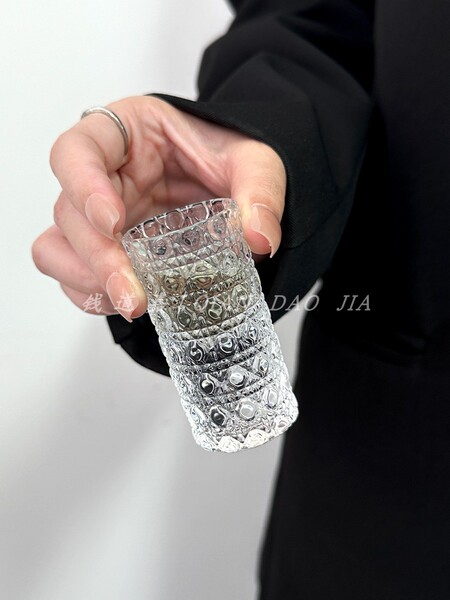 新款轻奢小酒杯浮雕加厚玻璃白酒杯酒盅小号家用一口杯烈酒宝石纹