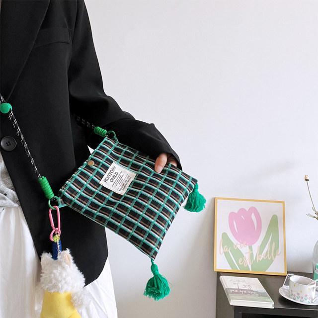 Spring and summer new tassel plaid canvas bag retro niche mobile phone crossbody bag mini bag portable storage bag for women