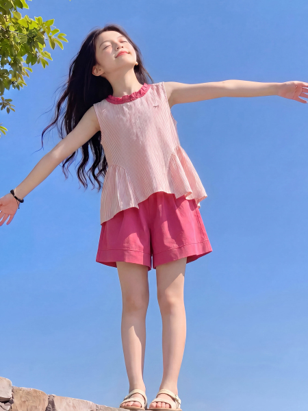 女童夏套装2026新款洋气儿童时髦条纹多巴胺两件套女孩夏季衣服潮 — 2