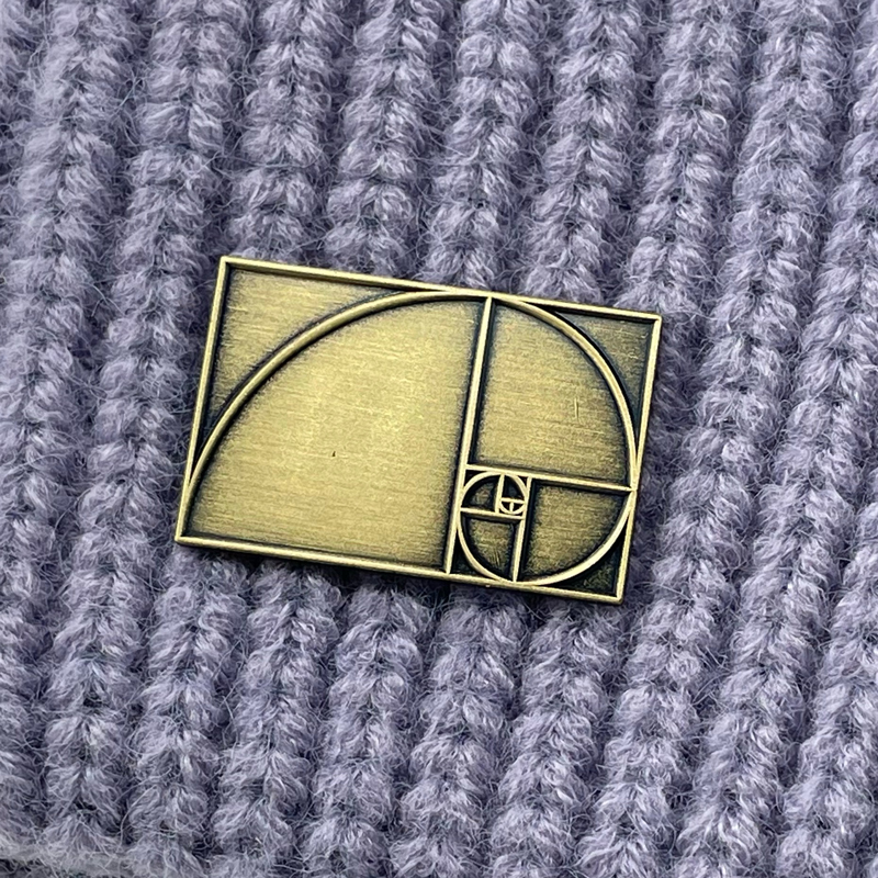 LXJERY 골든 섹션 브로치 피보나치 시퀀스 금속 배지 학교 가방 장식 핀