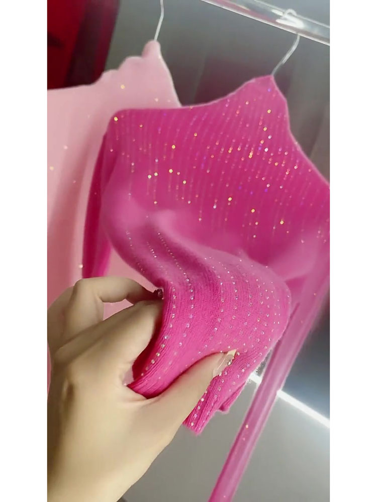 THE DESIGN SENSE IS NICHE THE SOFT GLUTINOUS SWEATER IS GENTLE THE WIND IS LAZY THE SENSE OF LUXURY THE DRAGON FRUIT COLOR TURTLENECK KNITTED TOP THE WOMENS AUTUMN AND WINTER