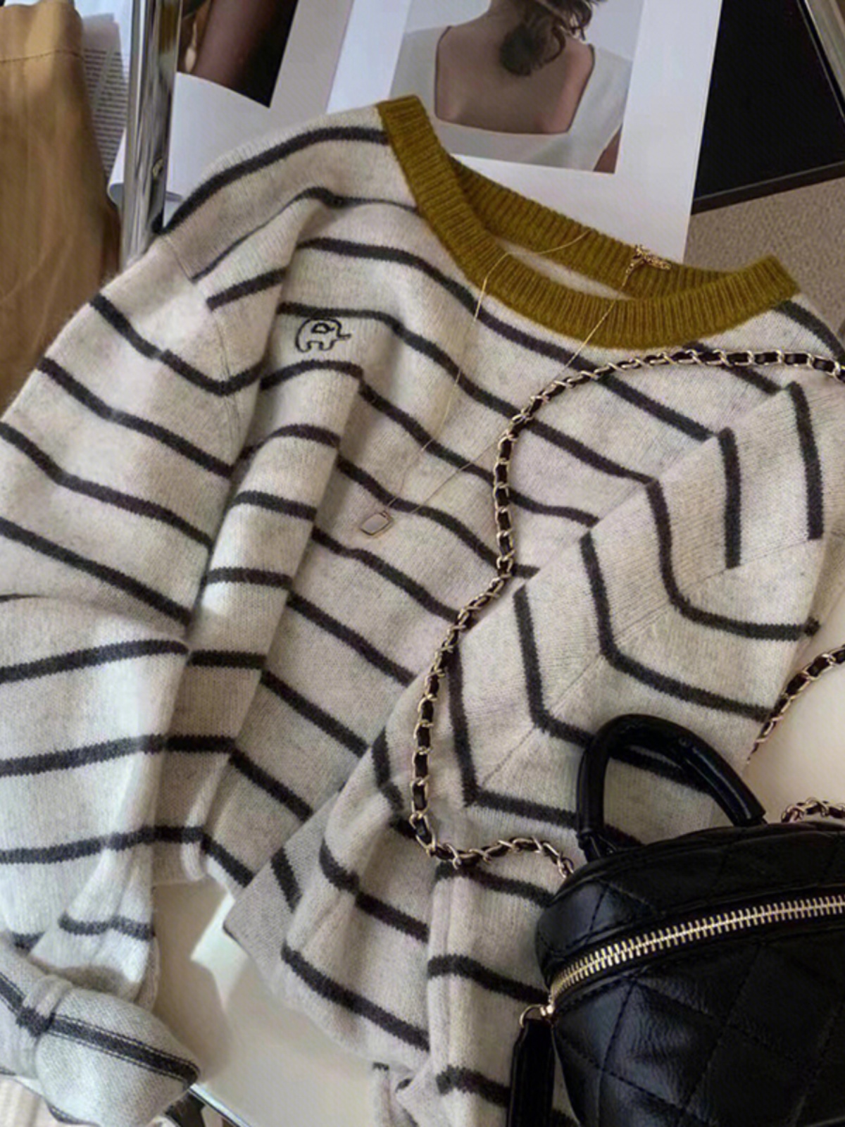 FALL|WINTER WOMENS 2024 NEW JAPANESE LAZY RETRO RACCOON FLEECE BLACK AND WHITE STRIPED CREW NECK UNDERNEATH SWEATER BASE LAYER