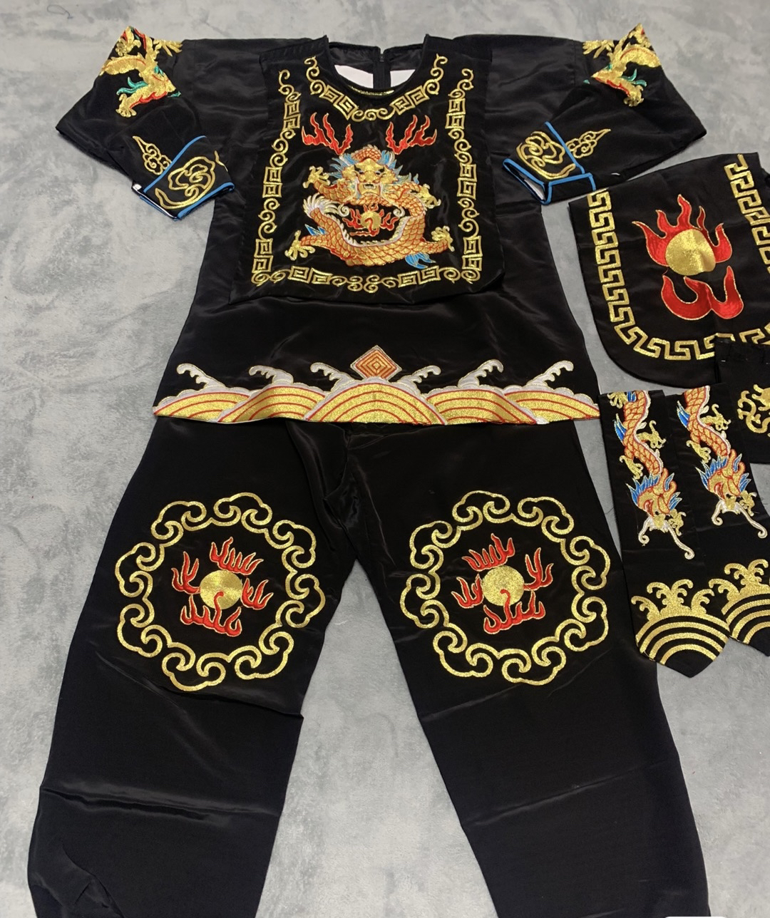 ZHENLONG OPERA FACE-CHANGING COSTUMES PEKING OPERA SICHUAN OPERA-CHANGING PROPS COSTUMES FINE PLATES GOLD SPECIAL FACE-CHANGING COSTUMES