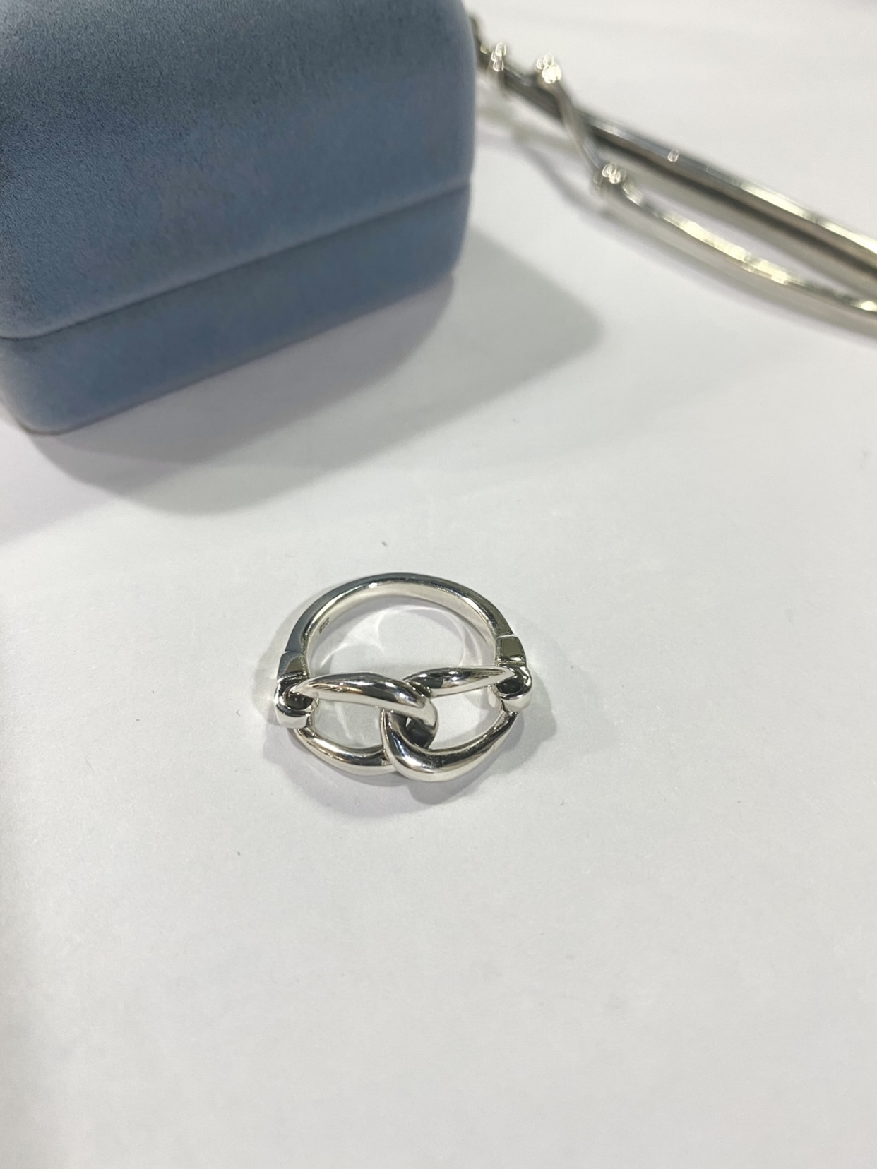 POWER Y|SEOUL SILVER JEWELRY| SMART HORSESHOE CLASP RING