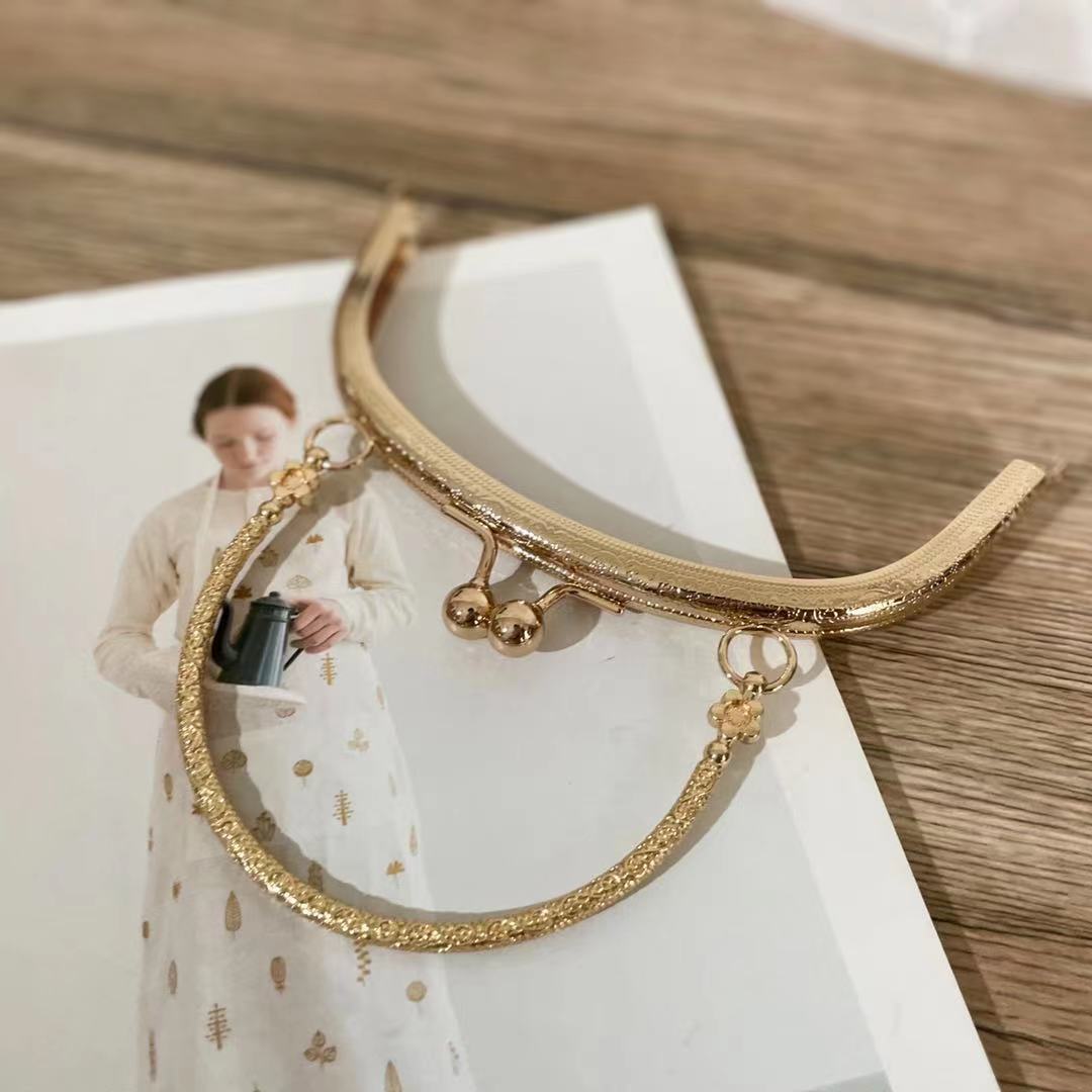 SEND DRAWINGS》HANDMADE DIY16.5CM ARC LIGHT GOLD EMBOSSED HAND-HELD NON-HOLE SCREW-MOUTH GOLD PACKAGE ACCESSORIES